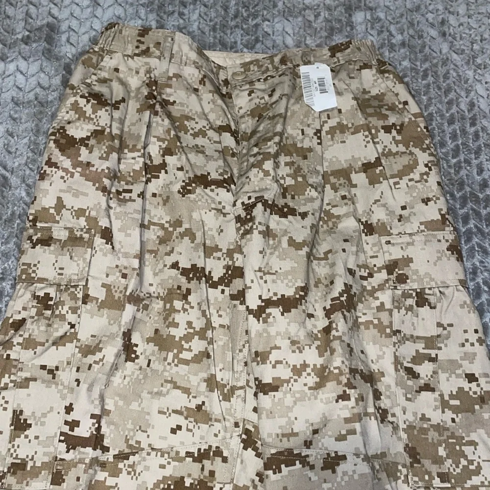 NWT Trousers, Desert‎ MARPAT Camouflage, MCCUU. Size Medium.